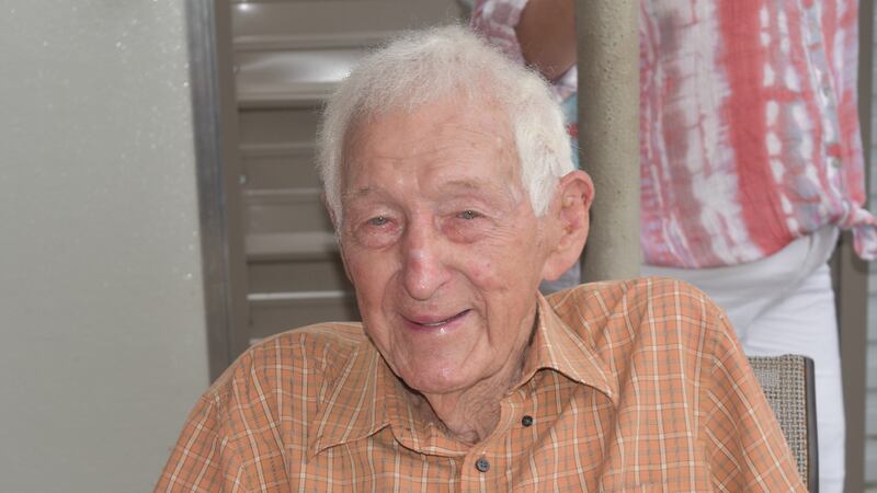 Iowa WWII veteran dies at 100