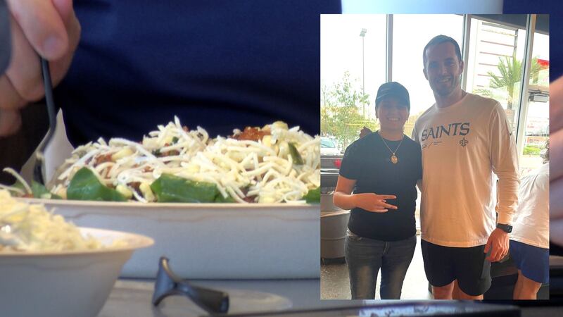 Chipotle workers say Derek Carr ordered a bowl with rice and double chicken.