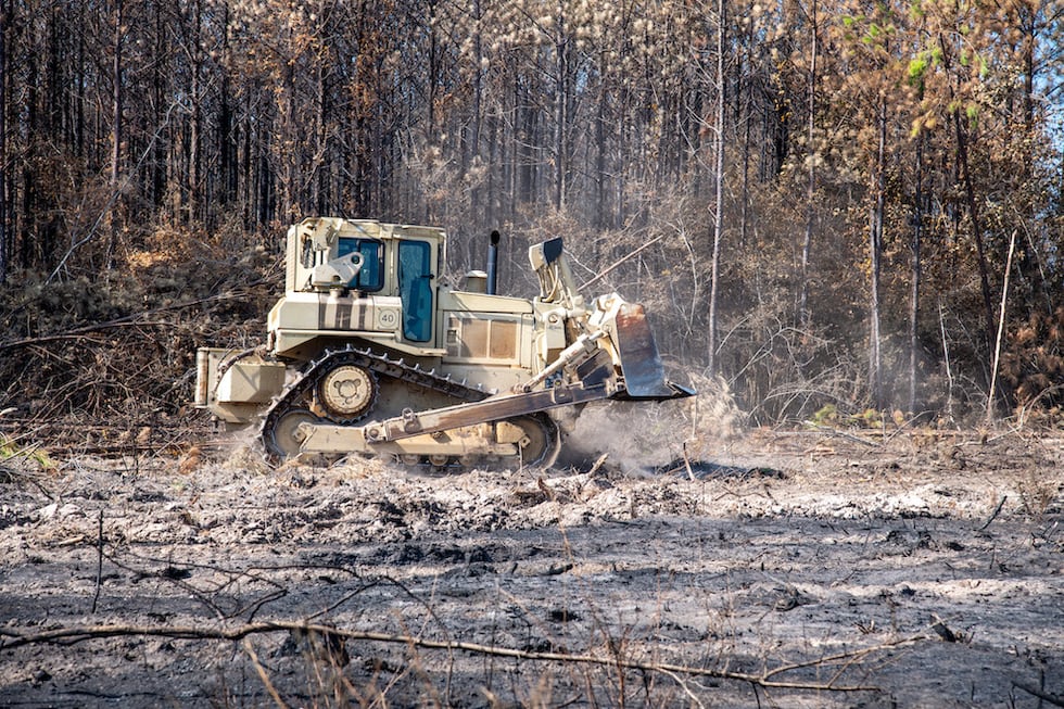 A Soldier with the Louisiana Army National Guard’s 528th Engineer Battalion smothers small...