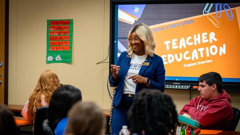 Dean of LCU’s School of Education Victory Lindo-Lemons talks with Educators Rising students...