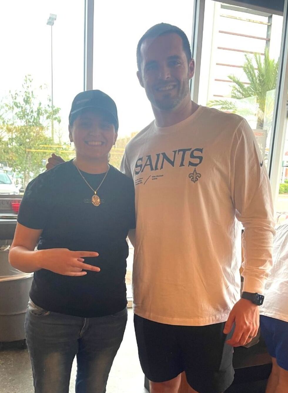 Chipotle workers say Derek Carr ordered a bowl with rice and double chicken.