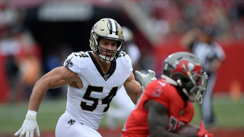 New Orleans Saints outside linebacker Kiko Alonso (54) chases down Tampa Bay Buccaneers...